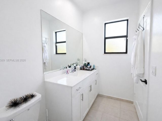 Home for rent at 323 NE 208th Ter 0 - photo 7449394