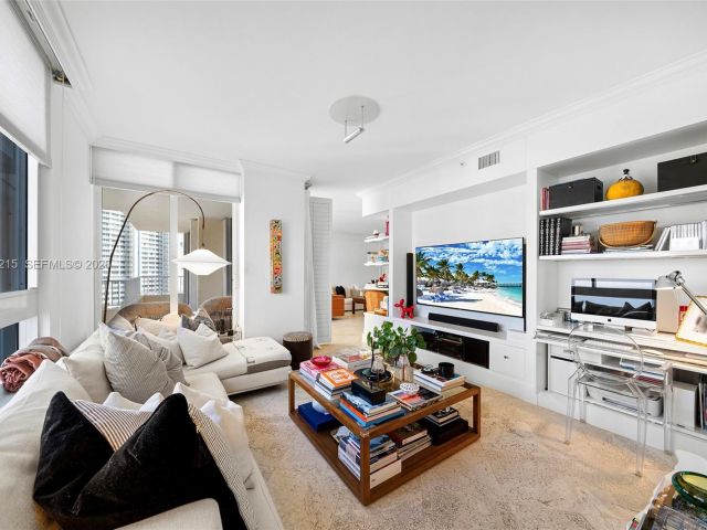 Apartment for rent  Unit #1001 - photo 7490483