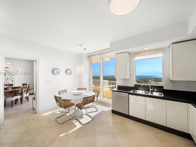 Apartment for rent  Unit #1001 - photo 7490489