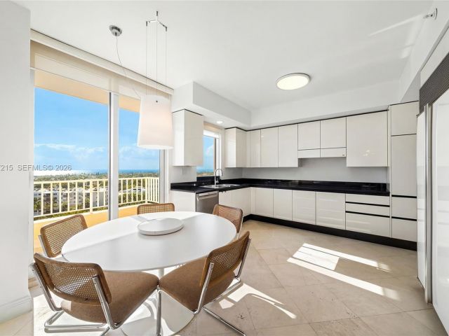 Apartment for rent  Unit #1001 - photo 7490490