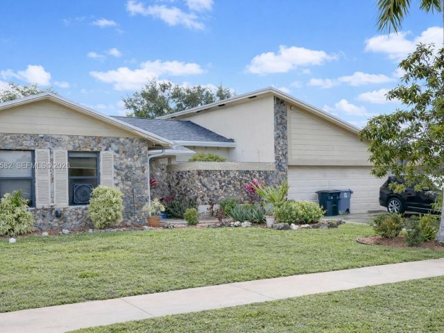 Home for rent at 20888 Sugarloaf Ln - photo 7453098