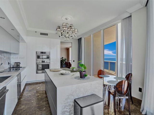 Apartment for rent  Unit #701 - photo 7523768