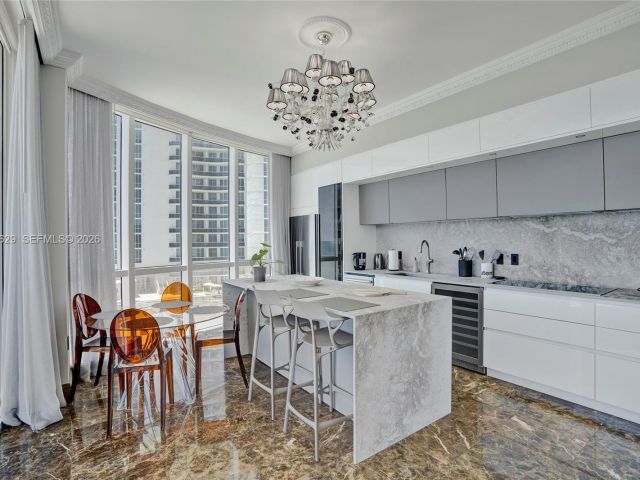 Apartment for rent  Unit #701 - photo 7523769