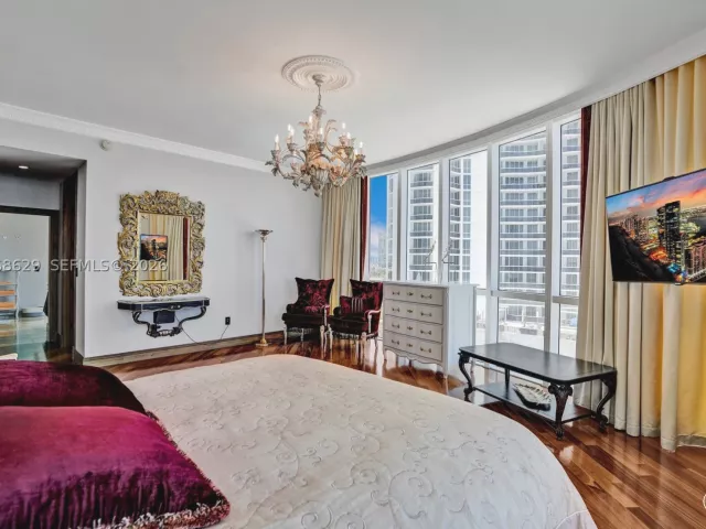 3-bedroom condo for rent in Sunny Isles Beach - 15901 Collins Ave 701 - MondialRealty
