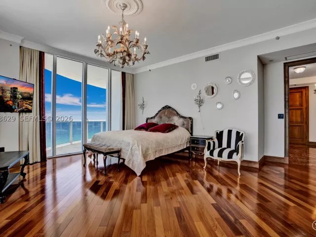 3-bedroom condo for rent in Sunny Isles Beach - 15901 Collins Ave 701 - MondialRealty