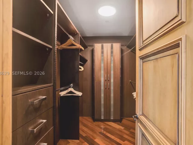 3-bedroom condo for rent in Sunny Isles Beach - 15901 Collins Ave 701 - MondialRealty