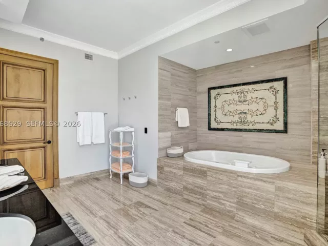 3-bedroom condo for rent in Sunny Isles Beach - 15901 Collins Ave 701 - MondialRealty