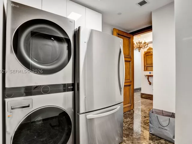 3-bedroom condo for rent in Sunny Isles Beach - 15901 Collins Ave 701 - MondialRealty