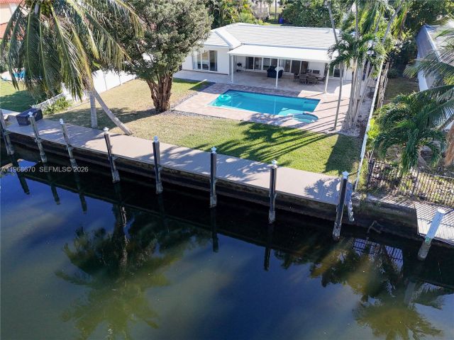 Home for rent at 2031 NE 14th Ct - photo 7483257