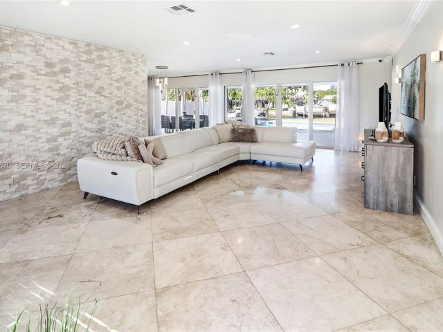 Home for rent at 2031 NE 14th Ct - photo 7483259