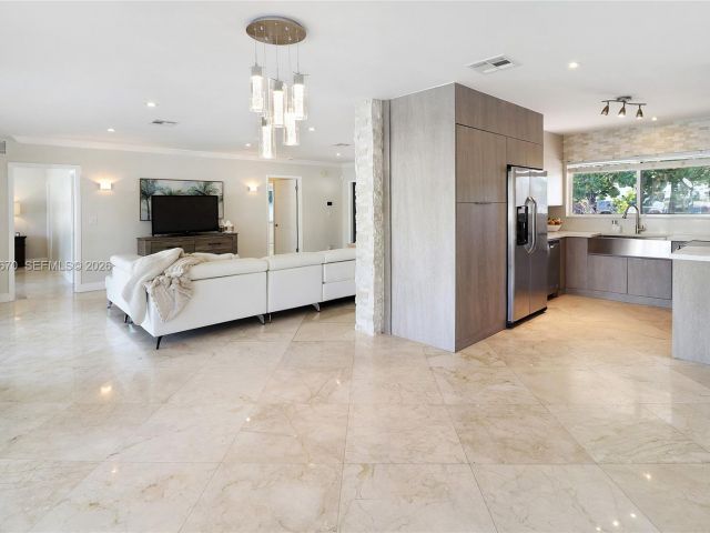 Home for rent at 2031 NE 14th Ct - photo 7483260