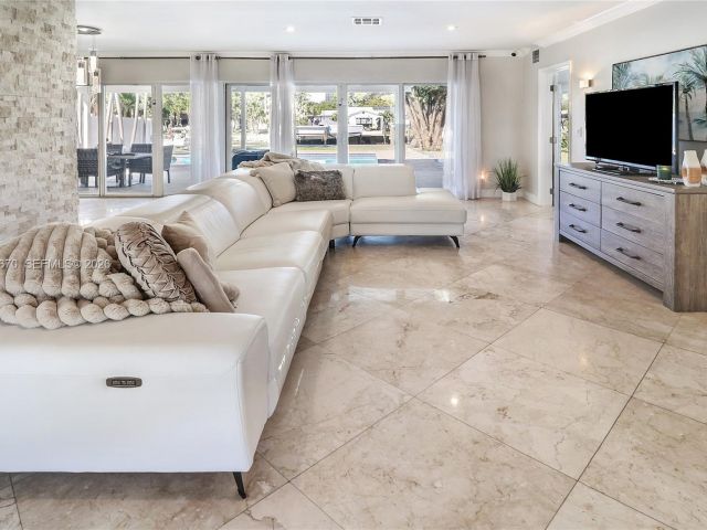 Home for rent at 2031 NE 14th Ct - photo 7483261