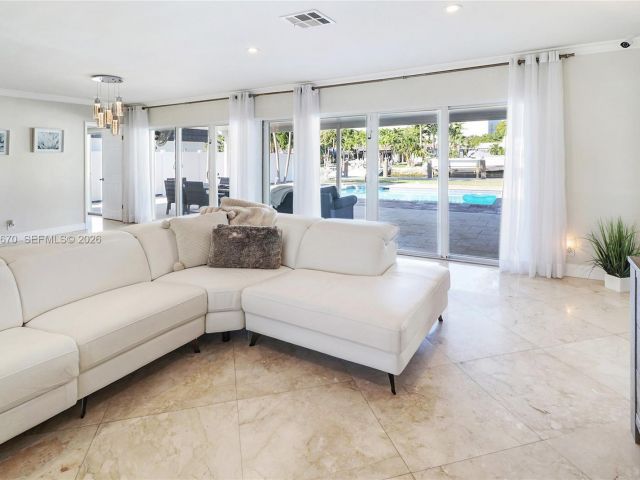 Home for rent at 2031 NE 14th Ct - photo 7483264