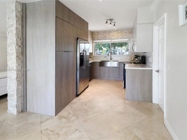 Home for rent at 2031 NE 14th Ct - photo 7483266