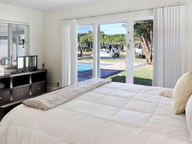 Home for rent at 2031 NE 14th Ct - photo 7483270