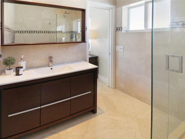 Home for rent at 2031 NE 14th Ct - photo 7483272