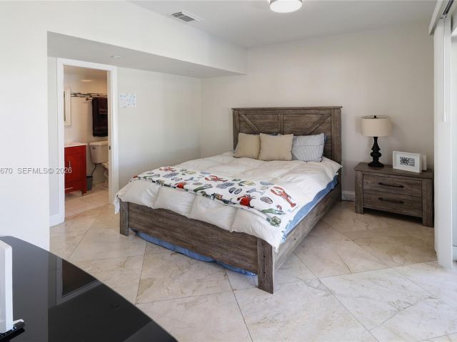 Home for rent at 2031 NE 14th Ct - photo 7483273