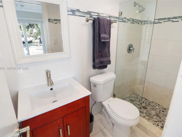 Home for rent at 2031 NE 14th Ct - photo 7483275