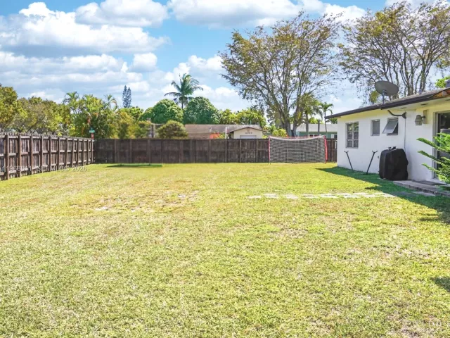 3-bedroom home for sale in Miami - 10491 SW 122nd Ct - MondialRealty