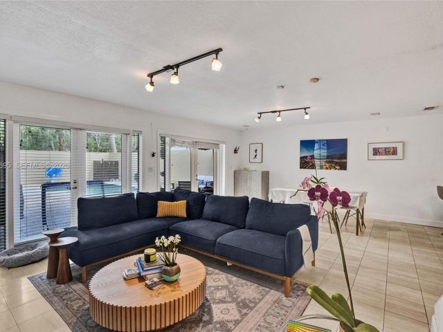 Home for rent at 3087 Shipping Ave - photo 7449972