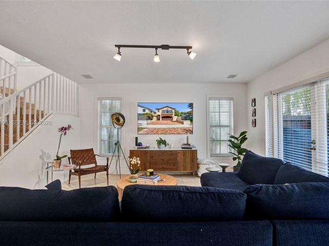 Home for rent at 3087 Shipping Ave - photo 7449977