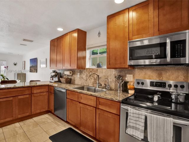 Home for rent at 3087 Shipping Ave - photo 7449984