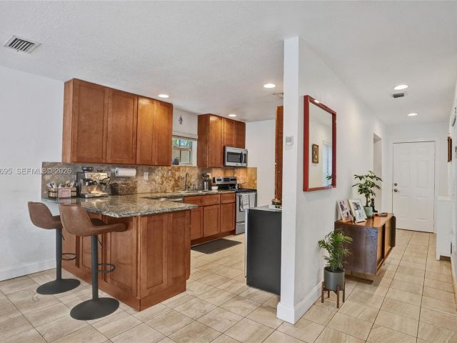 Home for rent at 3087 Shipping Ave - photo 7449987