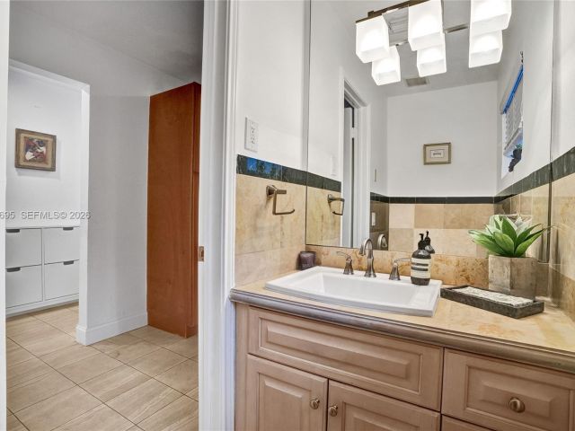 Home for rent at 3087 Shipping Ave - photo 7449992