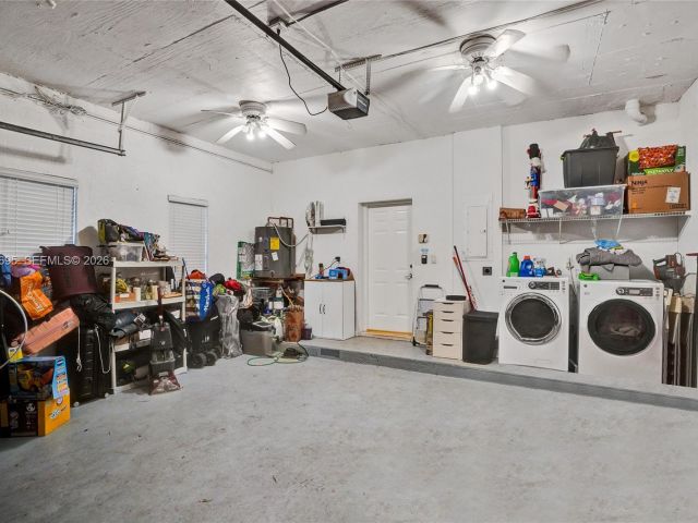 Home for rent at 3087 Shipping Ave - photo 7449997