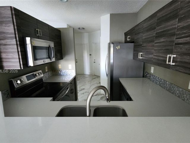 Home for rent at 411 SW 120th Ave 411 - photo 7455886