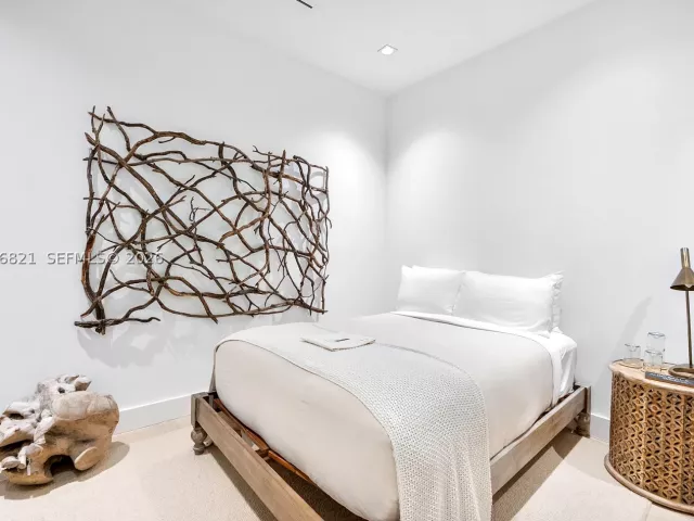 3-bedroom condo for sale in Miami Beach - 102 24th St PH-1612 - MondialRealty