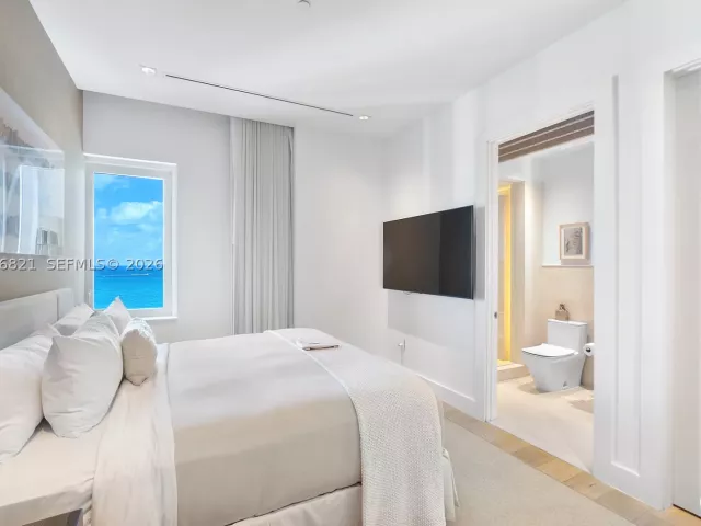 3-bedroom condo for sale in Miami Beach - 102 24th St PH-1612 - MondialRealty
