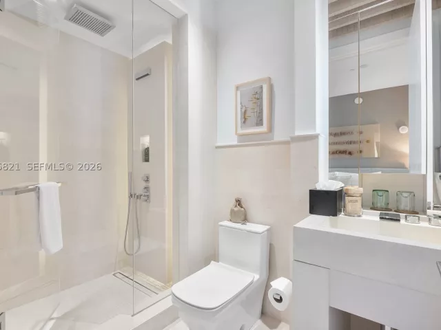 3-bedroom condo for sale in Miami Beach - 102 24th St PH-1612 - MondialRealty