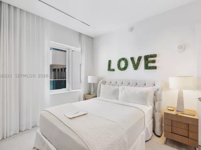3-bedroom condo for sale in Miami Beach - 102 24th St PH-1612 - MondialRealty