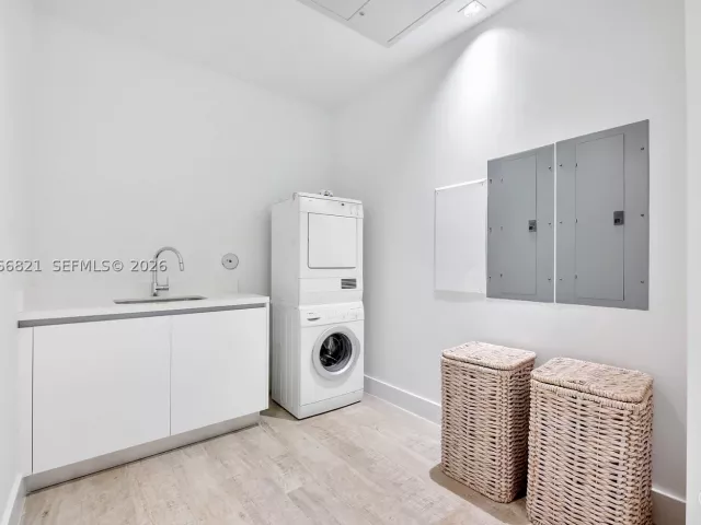 3-bedroom condo for sale in Miami Beach - 102 24th St PH-1612 - MondialRealty