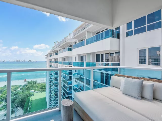 3-bedroom condo for sale in Miami Beach - 102 24th St PH-1612 - MondialRealty