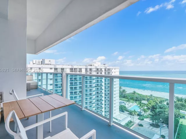 3-bedroom condo for sale in Miami Beach - 102 24th St PH-1612 - MondialRealty