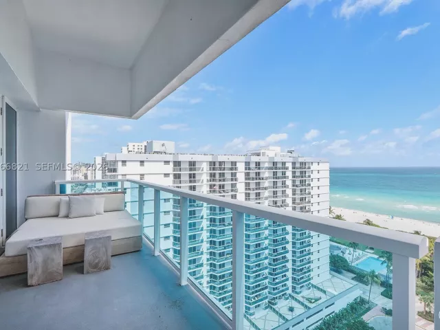 3-bedroom condo for sale in Miami Beach - 102 24th St PH-1612 - MondialRealty
