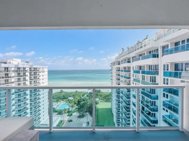 3-bedroom condo for sale in Miami Beach - 102 24th St PH-1612 - MondialRealty