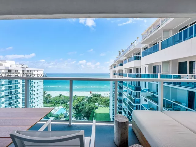 3-bedroom condo for sale in Miami Beach - 102 24th St PH-1612 - MondialRealty