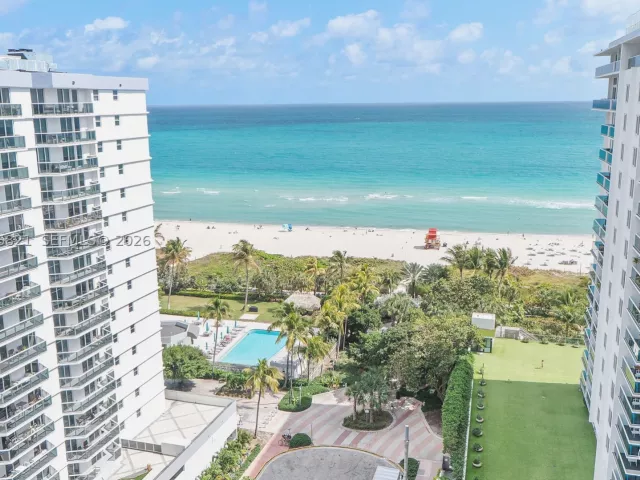 3-bedroom condo for sale in Miami Beach - 102 24th St PH-1612 - MondialRealty