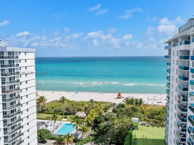 3-bedroom condo for sale in Miami Beach - 102 24th St PH-1612 - MondialRealty