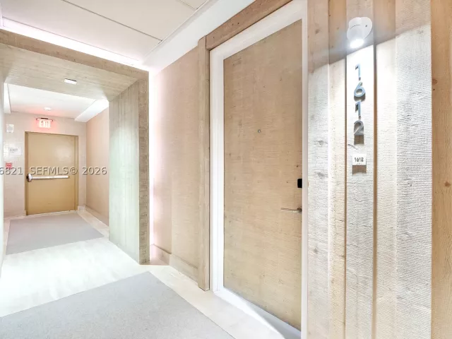 3-bedroom condo for sale in Miami Beach - 102 24th St PH-1612 - MondialRealty