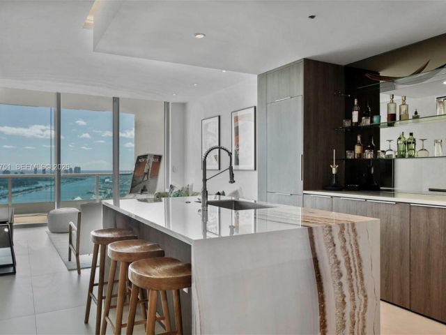 Apartment for sale  Unit #4307 - photo 7467258