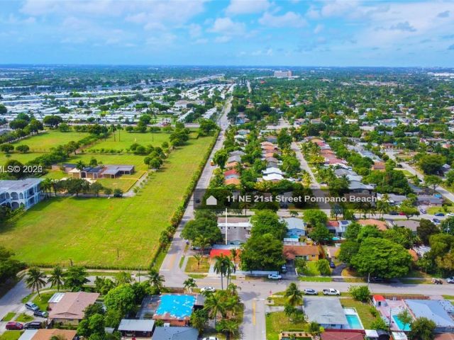 Home for rent at 11 NE 21st St 11 - photo 7478855