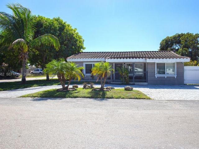 Home for sale at 2450 NE 18th St - photo 7515525