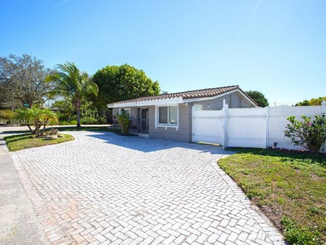 Home for sale at 2450 NE 18th St - photo 7515528