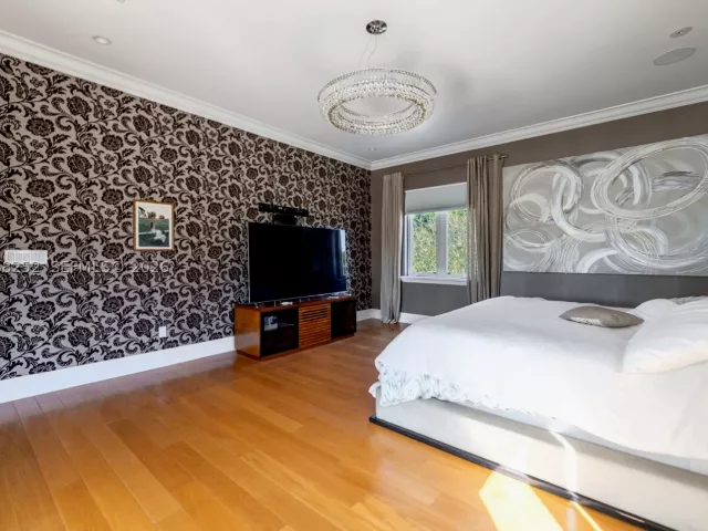 7-bedroom home for sale in Coral Gables - 12755 SW 57th Ave - MondialRealty