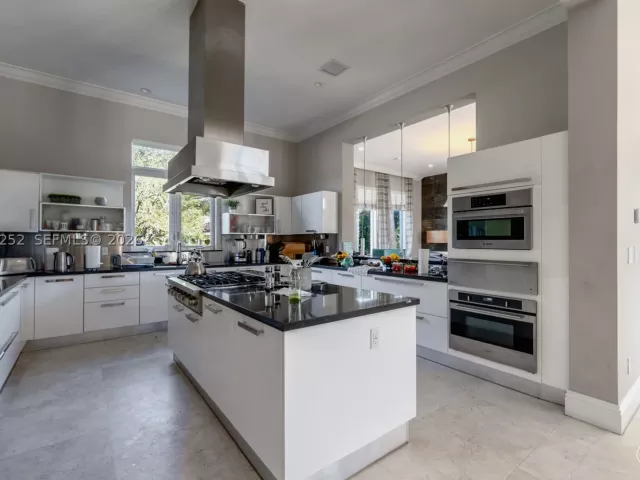 7-bedroom home for sale in Coral Gables - 12755 SW 57th Ave - MondialRealty