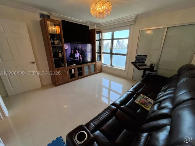 3-bedroom condo for sale in Aventura - 3530 Mystic Pointe Dr 1215 - MondialRealty